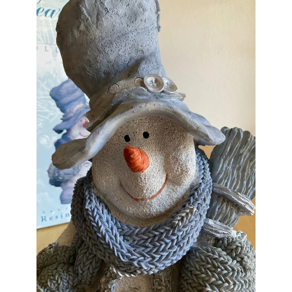 Earth & Home Collectibles Studio 33 Resin Snowman Figurine Blue Silver 10.5 Inch